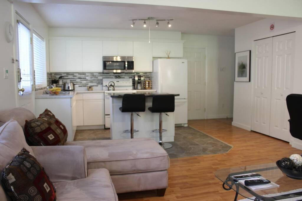 Memory Lane Guest Suite Sooke Extérieur photo